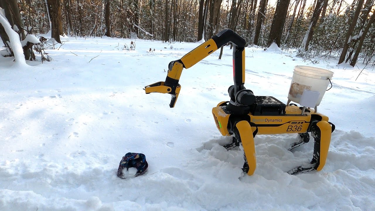 Boston Dynamics'in Robotu Spot Toprak Kazdı Fidan Dikti İp atladı
